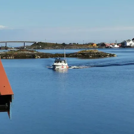 Lodge Iverhjelen Near Atlantic Road *