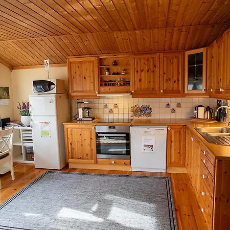 Lodge Iverhjelen Near Atlantic Road *
