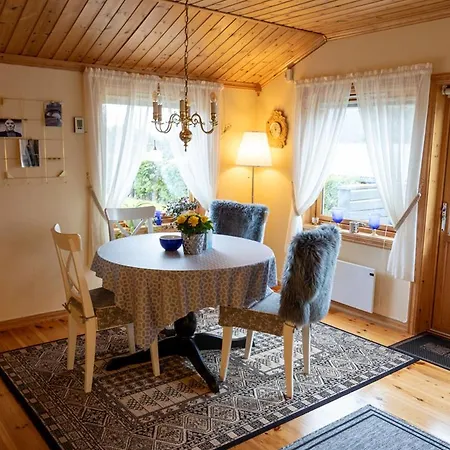 Lodge Iverhjelen Near Atlantic Road Lyngstad